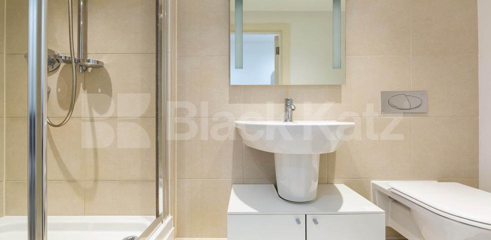 Fantastic modern 2 bed 2 bath flat within a private development  York Way, Camden / Caledonian Road 